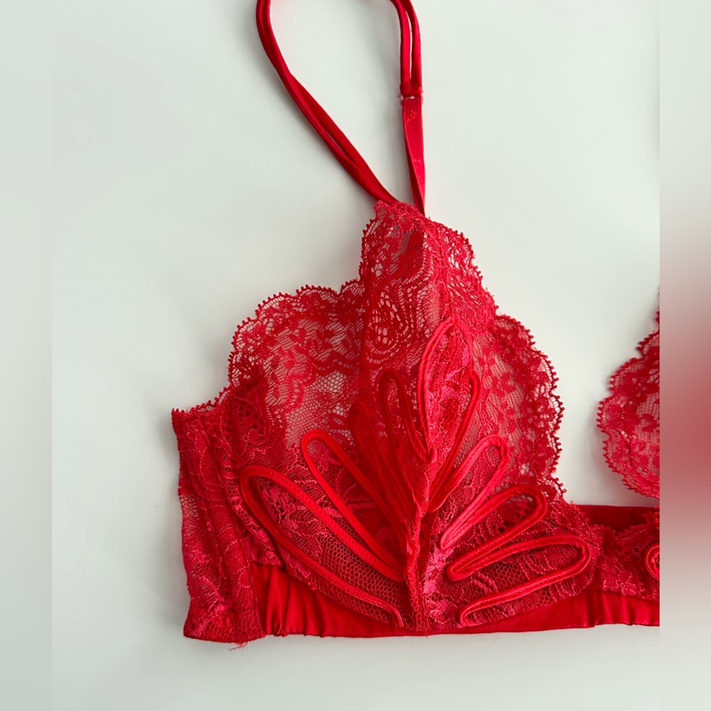 LA Perla Elegant Red Lace Bralette - Picture 6 of 12